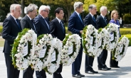 원폭 투하 사과는 없지만…존 케리 美 국무장관, 히로시마 평화공원 첫 방문