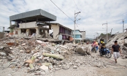 에콰도르 6.0 강진 세차례 연속 강타…공포