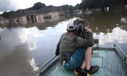 美 루이지애나 1000년 만에 내린 폭우…친척 포함 집 13채 잃은 가족도