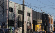 美 오클랜드 화재 사망자 33명으로 늘어…불법 건물의 예고된 참사