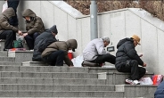 “반 총장 오니까 나가!”…쫓겨난 서울역 노숙자들