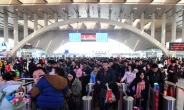 中 춘제 기차 여행객만 5200만명… 대한민국 인구가 기차탔다