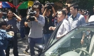 北대사관 직원, 취재진에 차량돌진 ‘위협운전’ 마찰