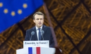 마크롱 프랑스 대통령 휴대전화번호 유출로 ‘문자 폭탄’