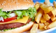 “햄버거에서 이물질이”…패스트푸드점 위생관리 도마위