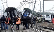 이탈리아 밀라노 근교서 통근열차 탈선… 현재 사망자 3명