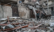시리아 내전 “이렇게 끔찍한 폭격은 처음”...최악의 날 지속