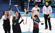 [2018 평창]  여자컬링, 연장 끝 일본 꺾고 결승행…은메달 확보