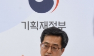 김동연 “국제기구들 北 개혁 참여 의향 표시…정부-GM 패키지 협상 막바지”
