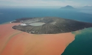 화산 폭발→붕괴로 쓰나미 유발한 印尼 화산섬 ‘이변’