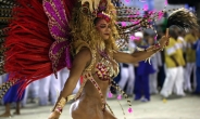 브라질 대통령, ‘19금영상’ 트윗 삼바축제 비난…“탄핵감” 여론 뭇매