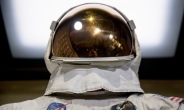 단 돈 ‘200달러’ 주고 산 아폴로 11호 달 탐사영상 경매에…예상 낙찰가 100만달러  　