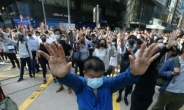 홍콩시위 일시적 소강상태…일부 도로 통행 재개
