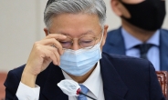 서울대병원장, 오전엔 “접종 문제없다” 오후엔 “지속여부 긴급 논의”