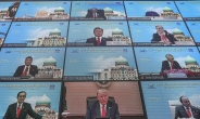 ‘미국 일방주의’ 강조?…‘칩거’ 끝 APEC 참석 트럼프, 나홀로 ‘공식 배경’ 거부