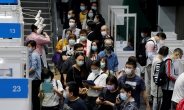 홍콩 코로나 확산에…싱가포르와 ‘격리 없는 왕래’도 연기