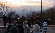 연말 강추위, 연초에도 계속…서울 영하 9.8도·전국 곳곳 눈