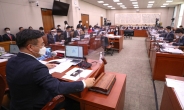 법사위, 김명수 출석요구 부결…野 “탄핵대상” 퇴장