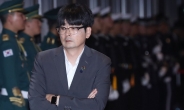 탁현민이 공개한 ‘대통령 공식 선물’…“서명 위조시 처벌”