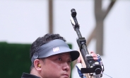 [패럴림픽] “아깝지만 잘했다”…박진호, 10m 공기소총 복사 ‘0.1점’ 차로 은메달