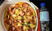 콜라 500ml 크기 ‘백종원 피자’…“너무 작아” vs “착한 가격”
