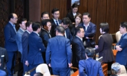 [헤럴드pic] 체포동의안 가결에 침울한 더불어민주당 의원들