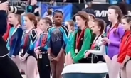 [영상] 흑인소녀만 쏙 빼고 메달 수여 아일랜드 체조협회…1년 반 뒤 이상한 사과