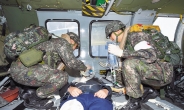 외상환자 응급조치하는 軍의료진