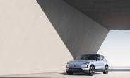볼보자동차 EX30, ‘2024 세계 올해의 도심형 자동차’ 수상