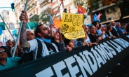 ‘전기톱’ 밀레이의 아르헨티나 전기세 폭등…불 꺼진 국립대