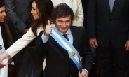 경제 위기에 국민 허덕이는데…아르헨티나 대통령 애완견 마리 수 논란?