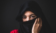 “‘이란 시위 참여’ 16살女, 보안군에 성폭행”…기밀문서 유출 ‘파문’