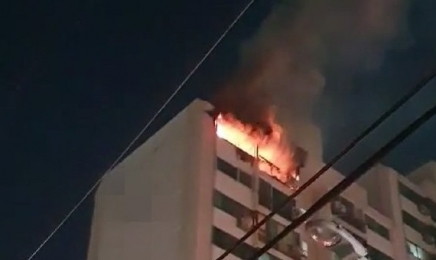 아파트 12층 불…입주민 2명 화상, 병원 이송