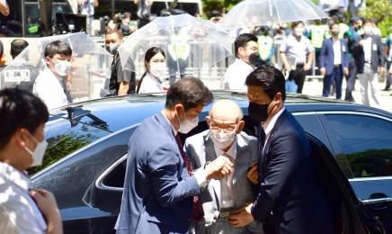 전두환측, 국과수 ‘전일빌딩 헬기사격 탄흔 감정’ 반박