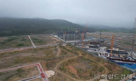 광양 황금지구 초등학교 없어 2km 원정 등교할 판...학부모들 