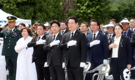 광주시·전남도, 현충일 추념식…순국선열 숭고한 정신 기려