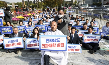 민주당 전남 국회의원·도의원, ‘의대신설 촉구’…“소병철·김원이 삭발 호소”(종합)