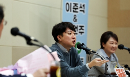 광주 찾은 이준석 “윤 대통령 바뀌지 않을 것…12월 27일 신당”