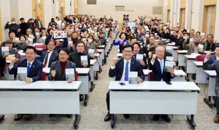 ‘민주당 돈봉투 의혹’ 의원 21명 이름 법정 화면에 떴다…“광주·전남국회의원 4명”
