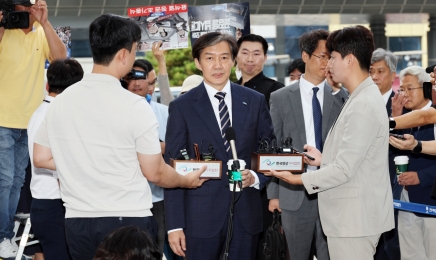 “이상직 모른다” 조국, 검찰 조사 3시간만에 마쳐