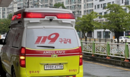 “목포서 승용차 가드레일 받아”…1명 사망·2명 부상