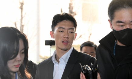 전두환 손자, 입국 직후 공항서 체포…광주행 무산