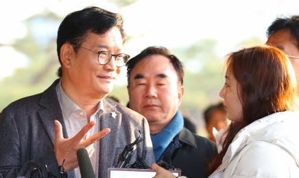 ‘돈봉투 의혹’ 송영길 구속영장청구…“불법 정치자금 수수혐의”