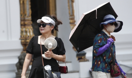 “숨 쉬기 어려워” 체감온도 52도 이상인 방콕...최소 30명 사망