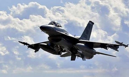이번엔 진짜 게임체인저?…우크라 고대하던 ‘F-16 전투기’ 뜬다, 폭탄·미사일 장착