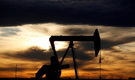 美EIA “석유 수요 줄고 공습 는다”…유가 하락세