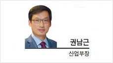 [데스크칼럼] 냉정한 산업전쟁, 반도체가 승부처