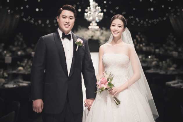 Dodgers' Ryu Hyun-jin ties knot with sports announcer