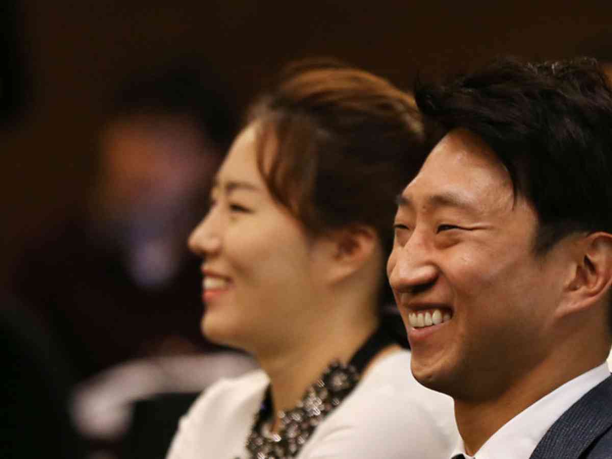 Speed skater Lee Kyou-hyuk bids teary farewell to sport
