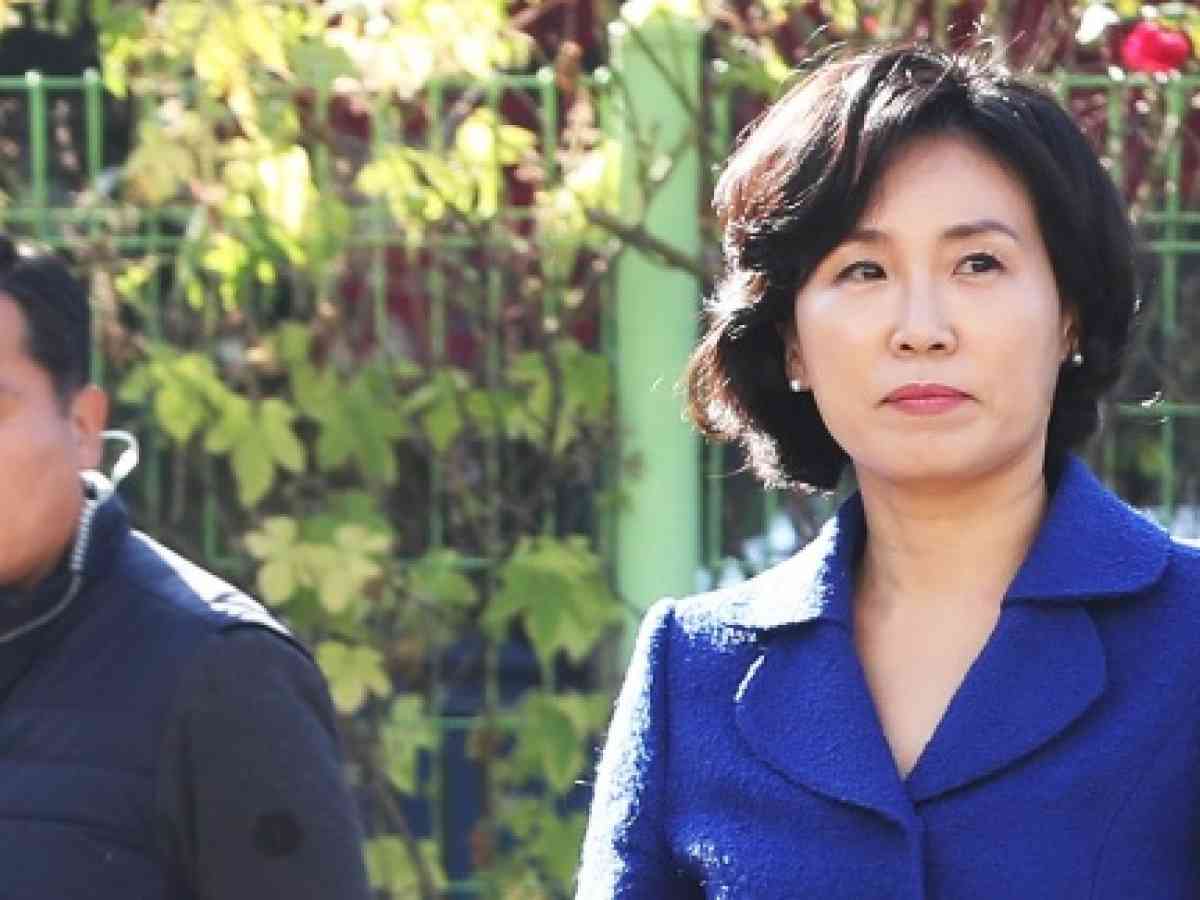 Newsmaker] Police: Gyeonggi governor's wife owner of Twitter account that  attacked rivals